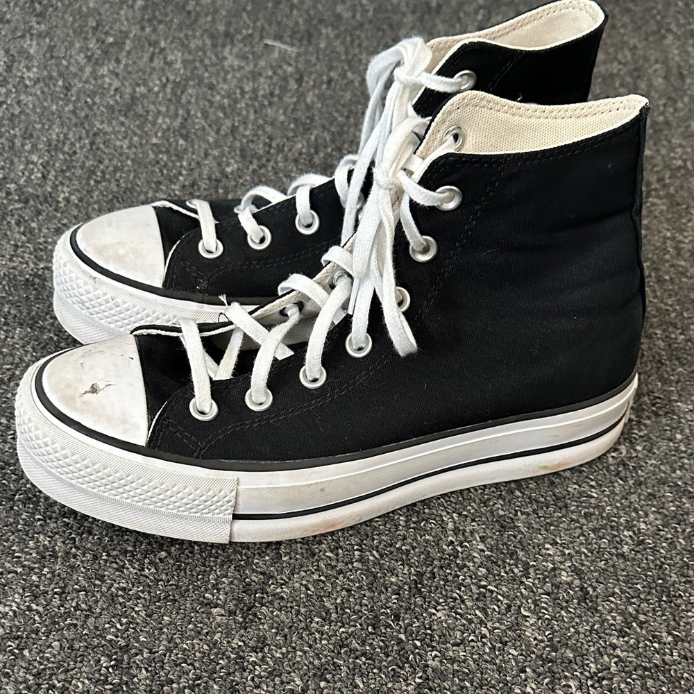 Women’s Converse All Star Classic High-Top Canvas Sneakers in Black/White Size 8
